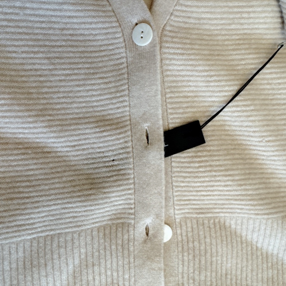 Tahari Pure Lux 100% Cashmere Elegant Beige V-Neck Cardigan Sweater - Picture 5 of 7